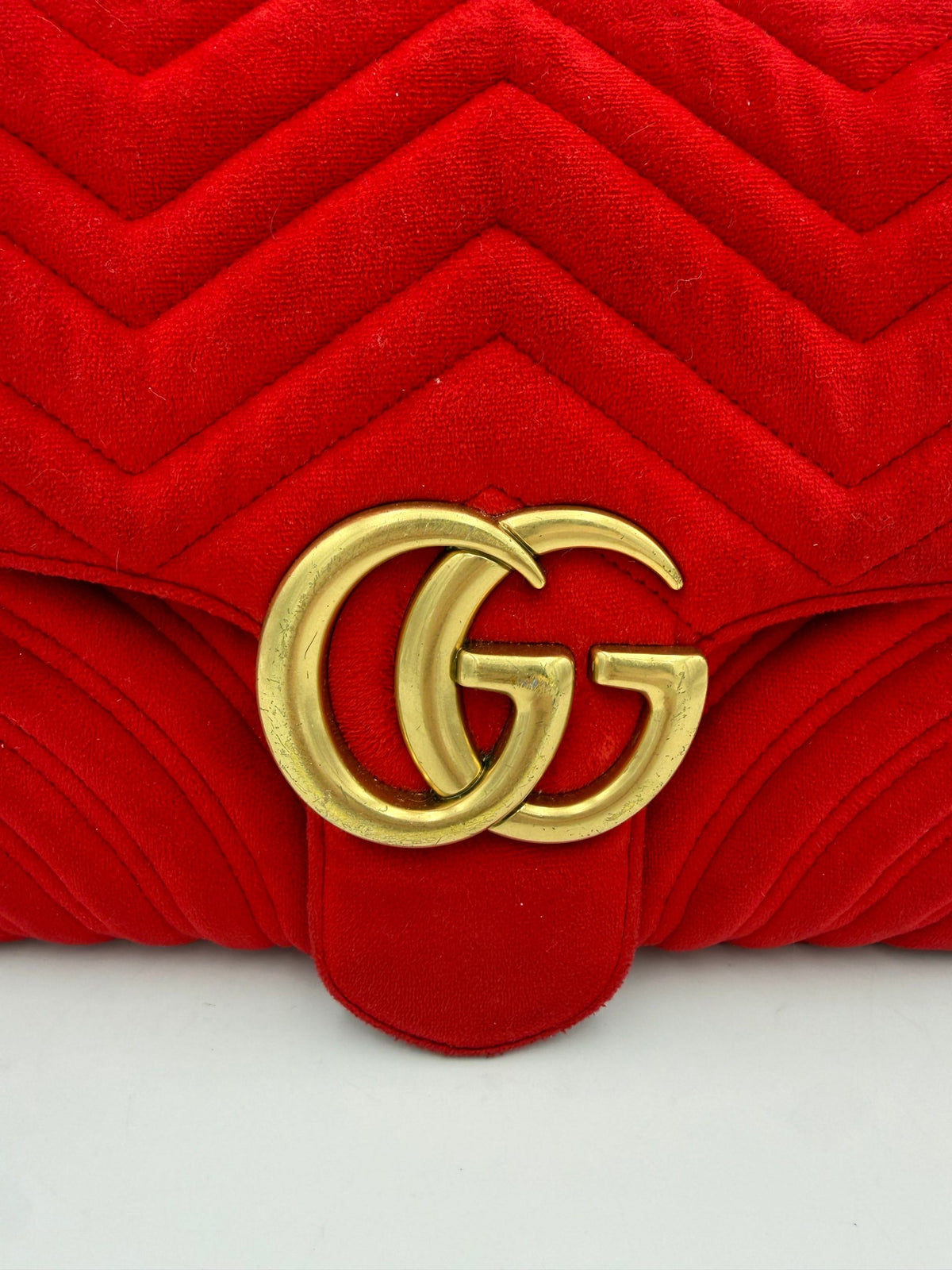 Gucci Marmont Red Velvet Handbag - Elegant Luxury