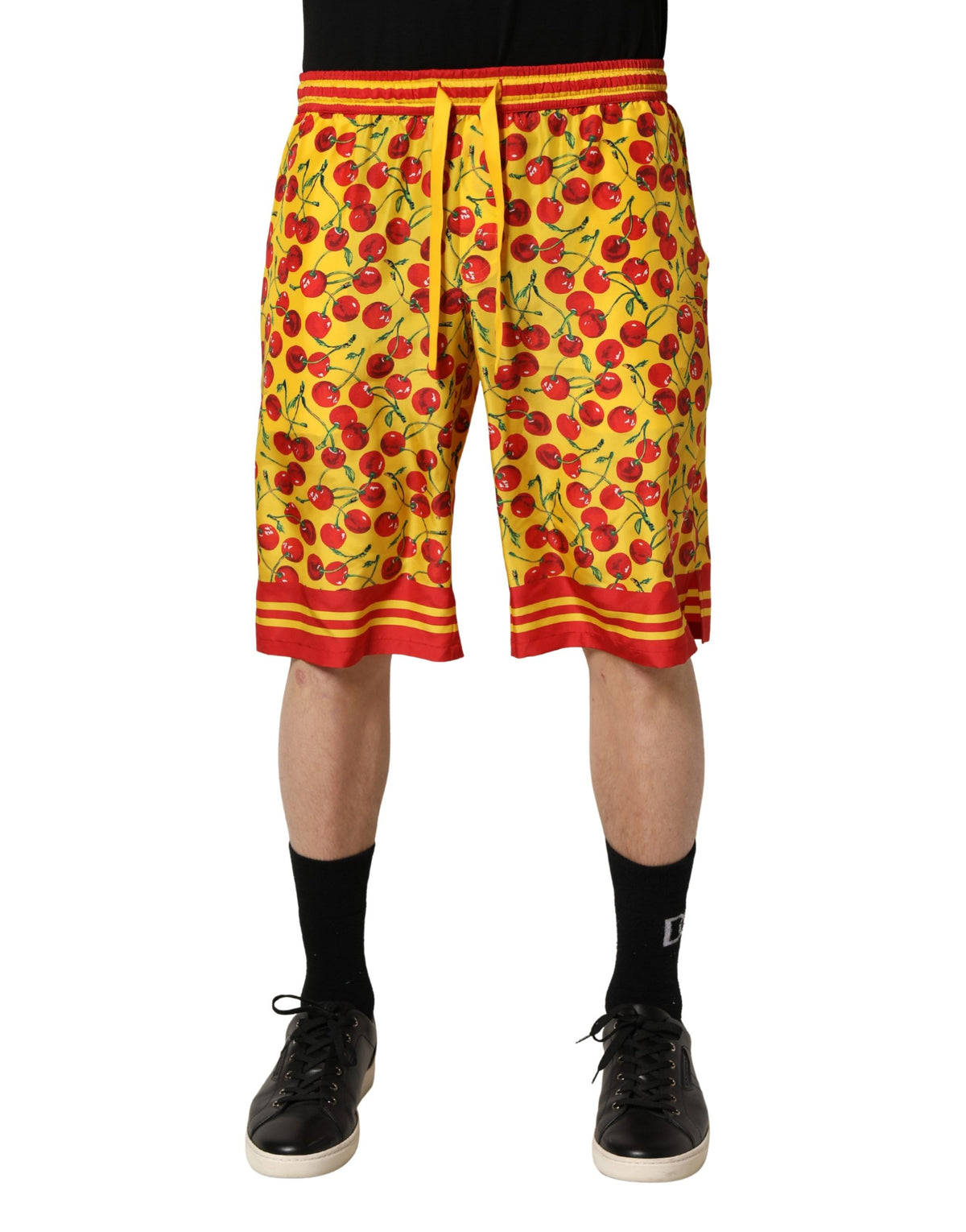Short en soie Dolce & Gabbana à imprimé cerises jaune et rouge