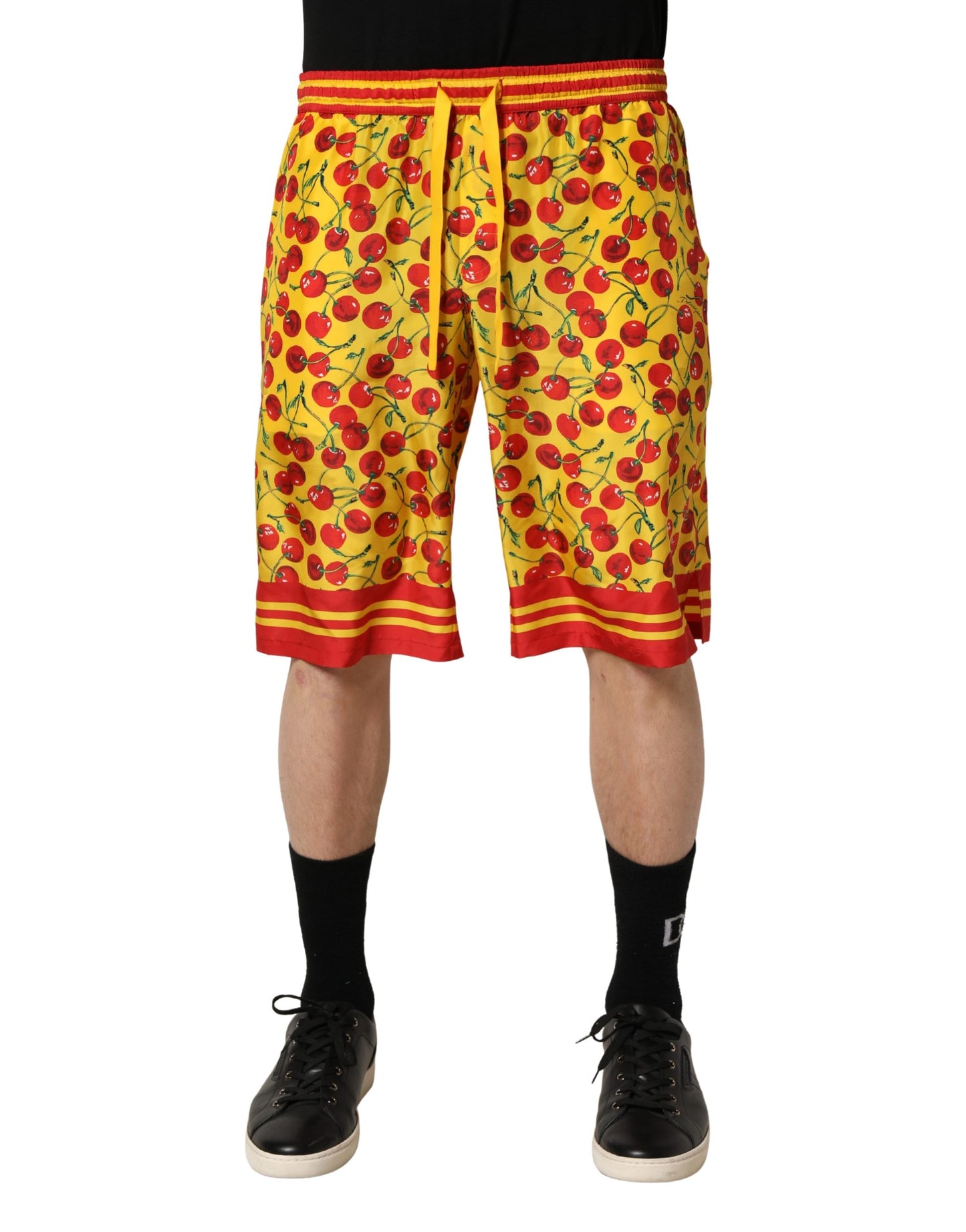 Short en soie Dolce & Gabbana à imprimé cerises jaune et rouge