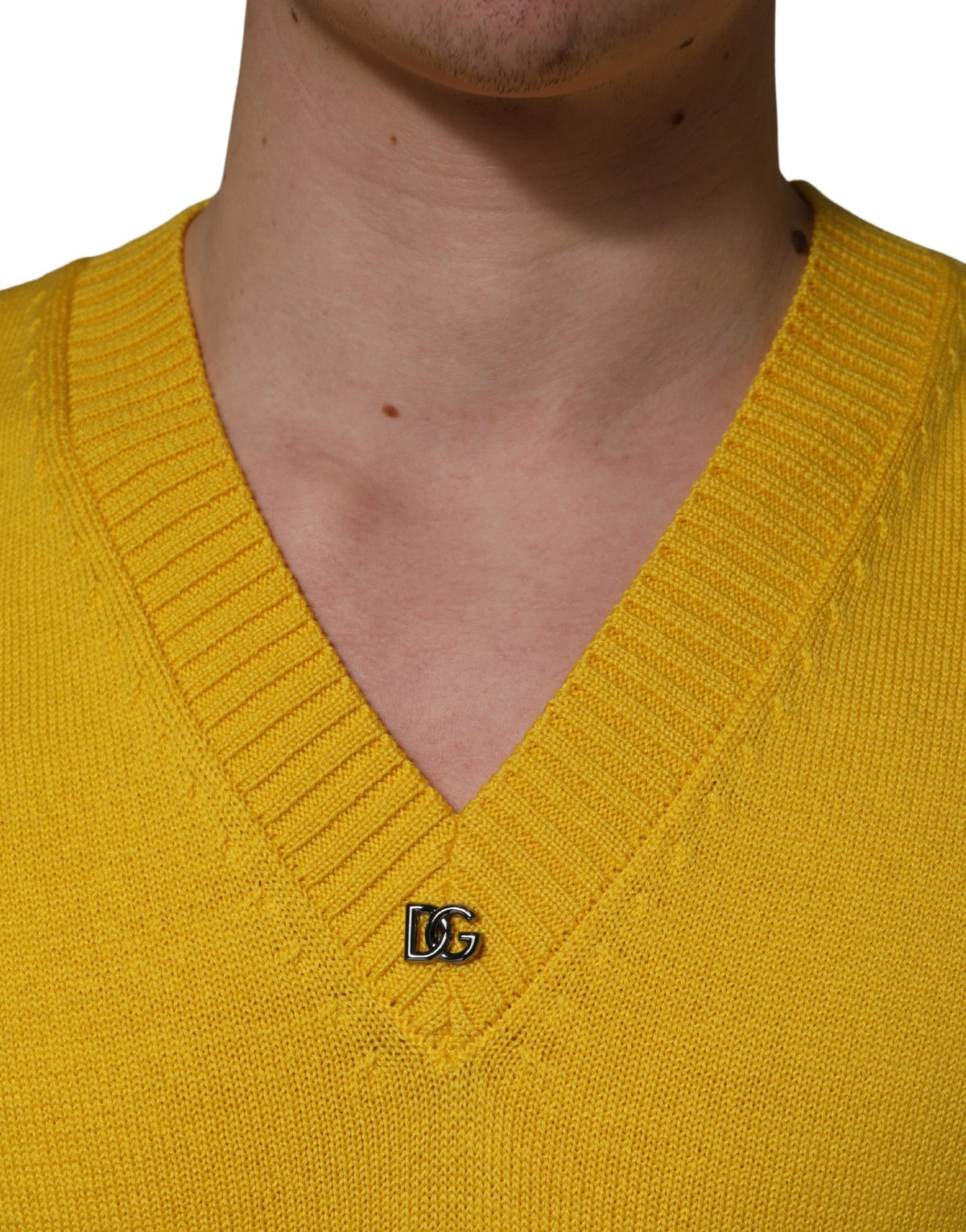 Dolce & Gabbana Pull en laine tricoté col en V jaune