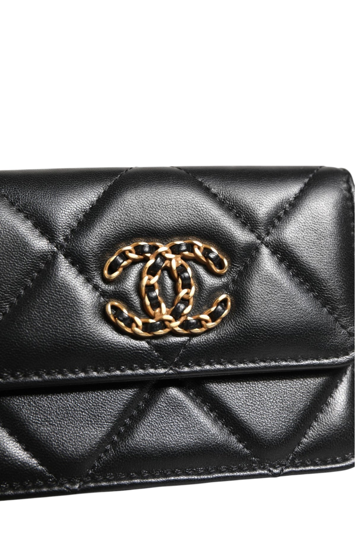 Chanel 19 Porte-Monnaie à Rabat en Cuir Matelassé Noir Bandoulière