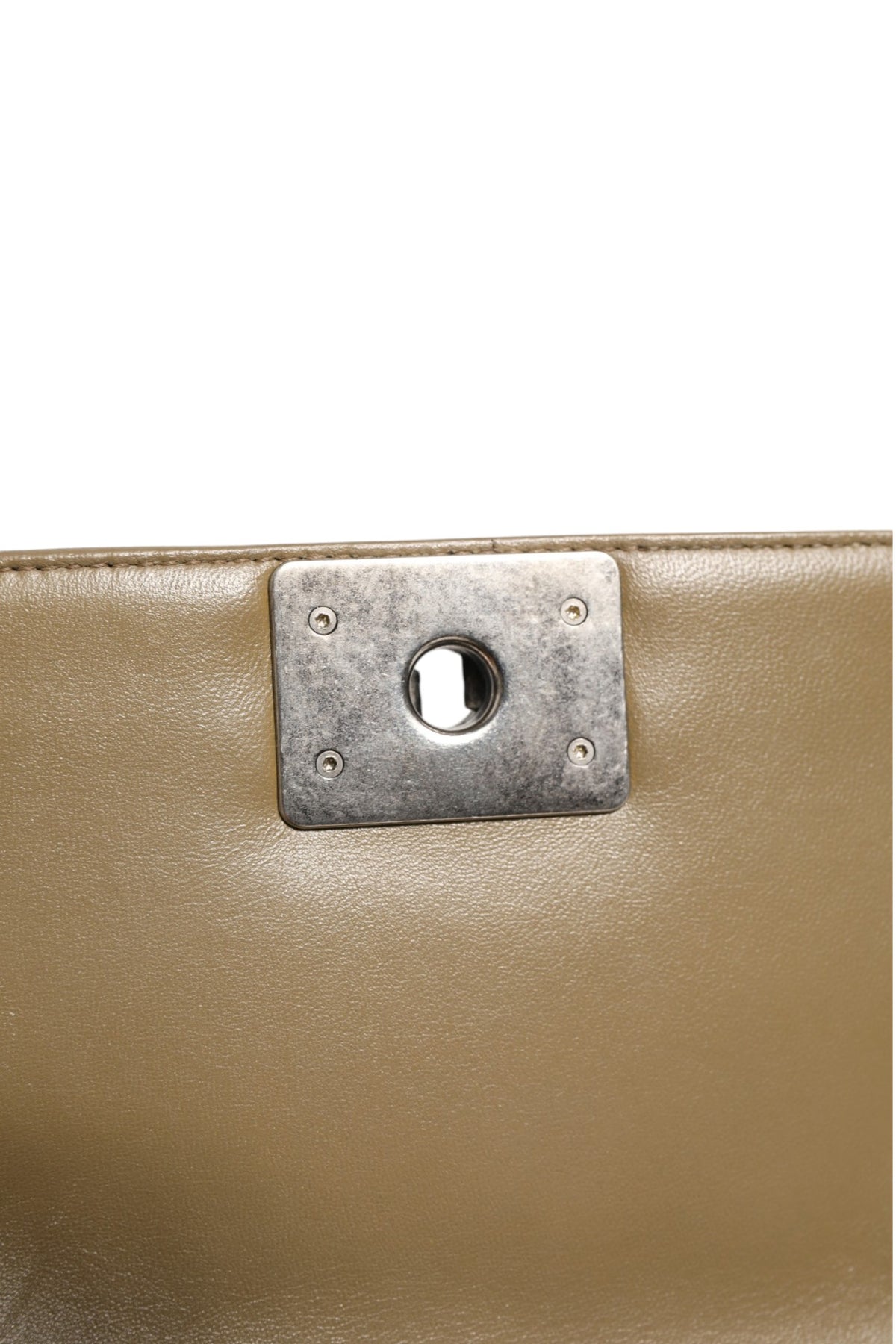 Chanel Boy Bag en Olive - Élégance intemporelle