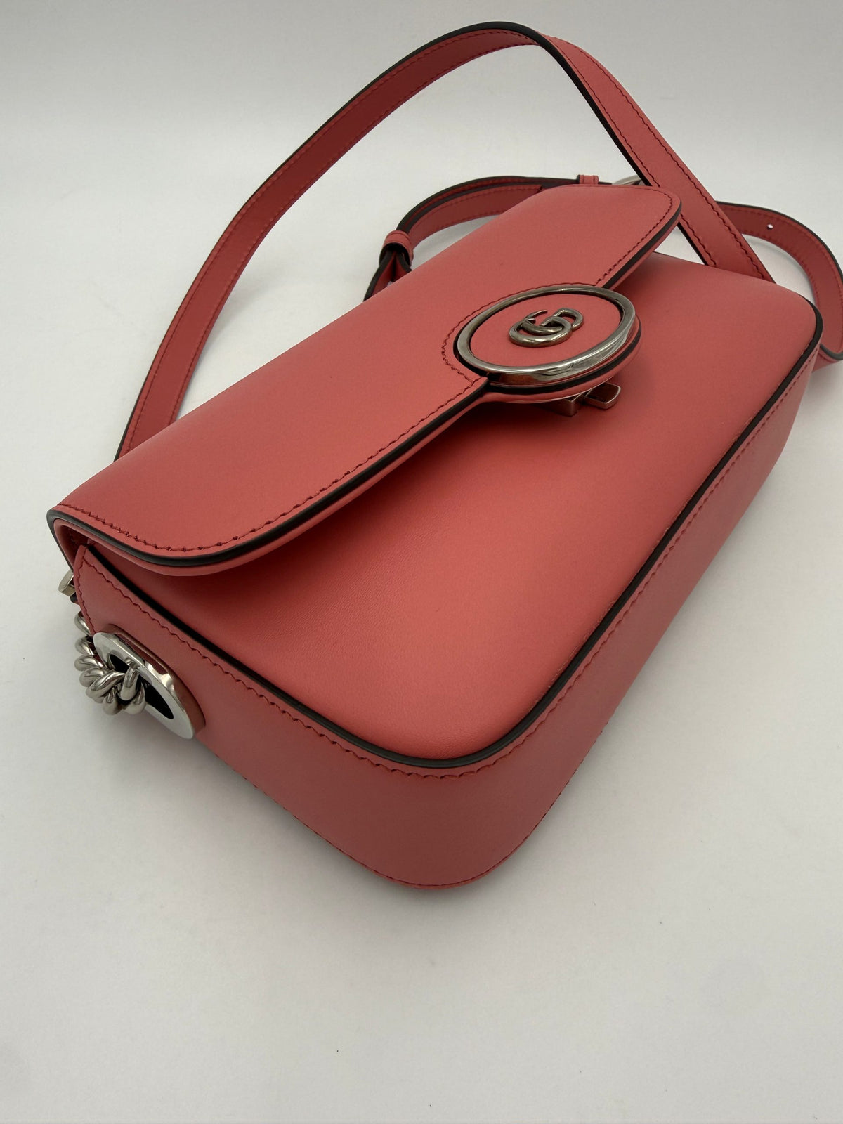 Gucci GG Marmont Leather Shoulder Bag - Timeless Elegance