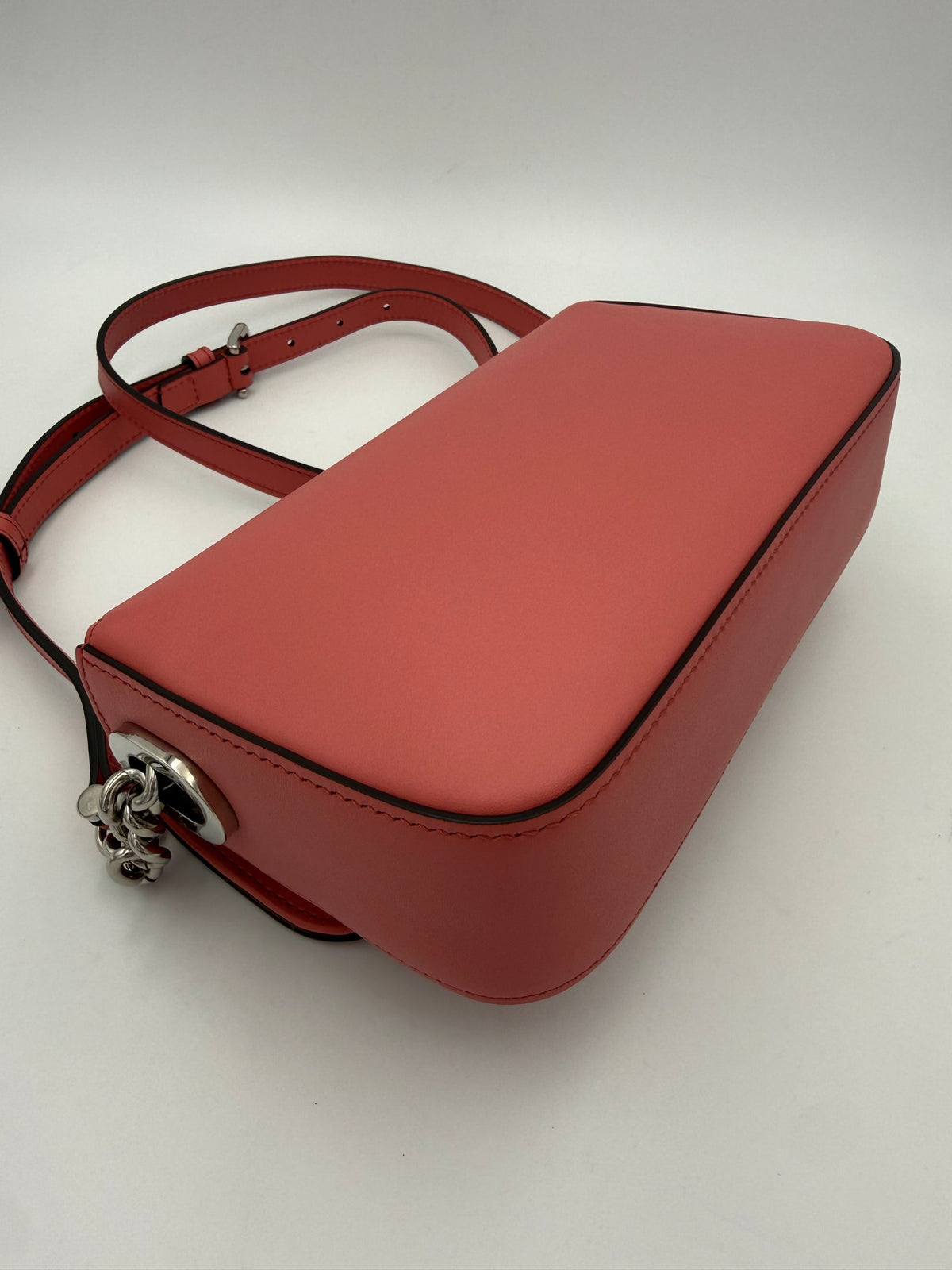 Gucci GG Marmont Leather Shoulder Bag - Timeless Elegance