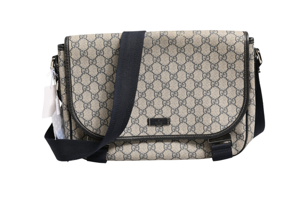 Gucci GG Supreme Messenger Bag - Élégance et Praticité