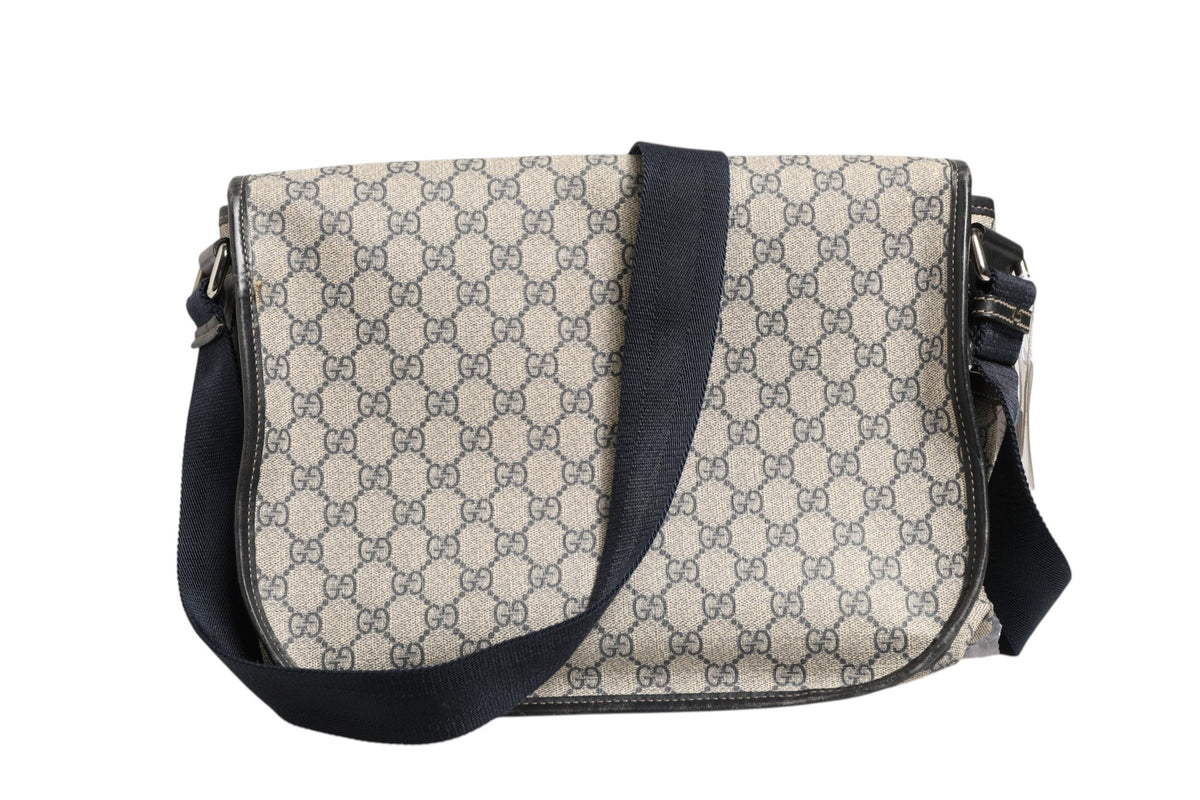 Gucci GG Supreme Messenger Bag - Élégance et Praticité