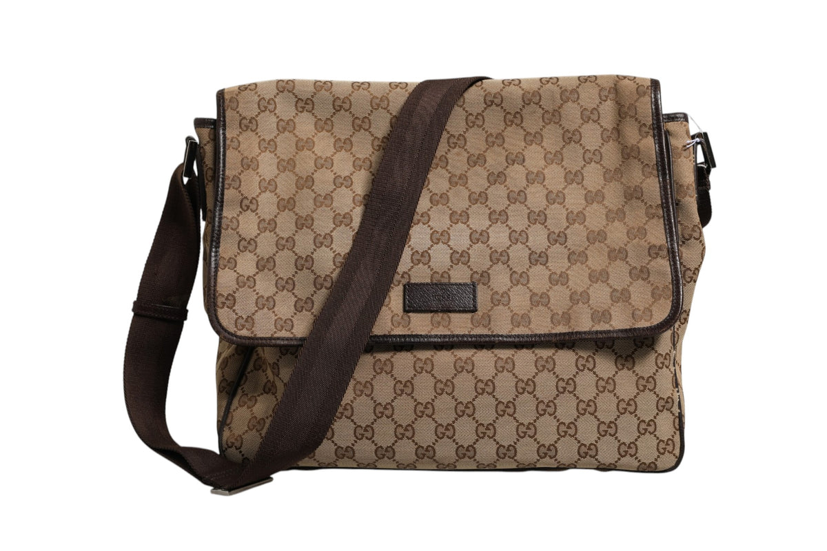 Gucci GG Canvas Flap Messenger Bag - Élégance et Praticité