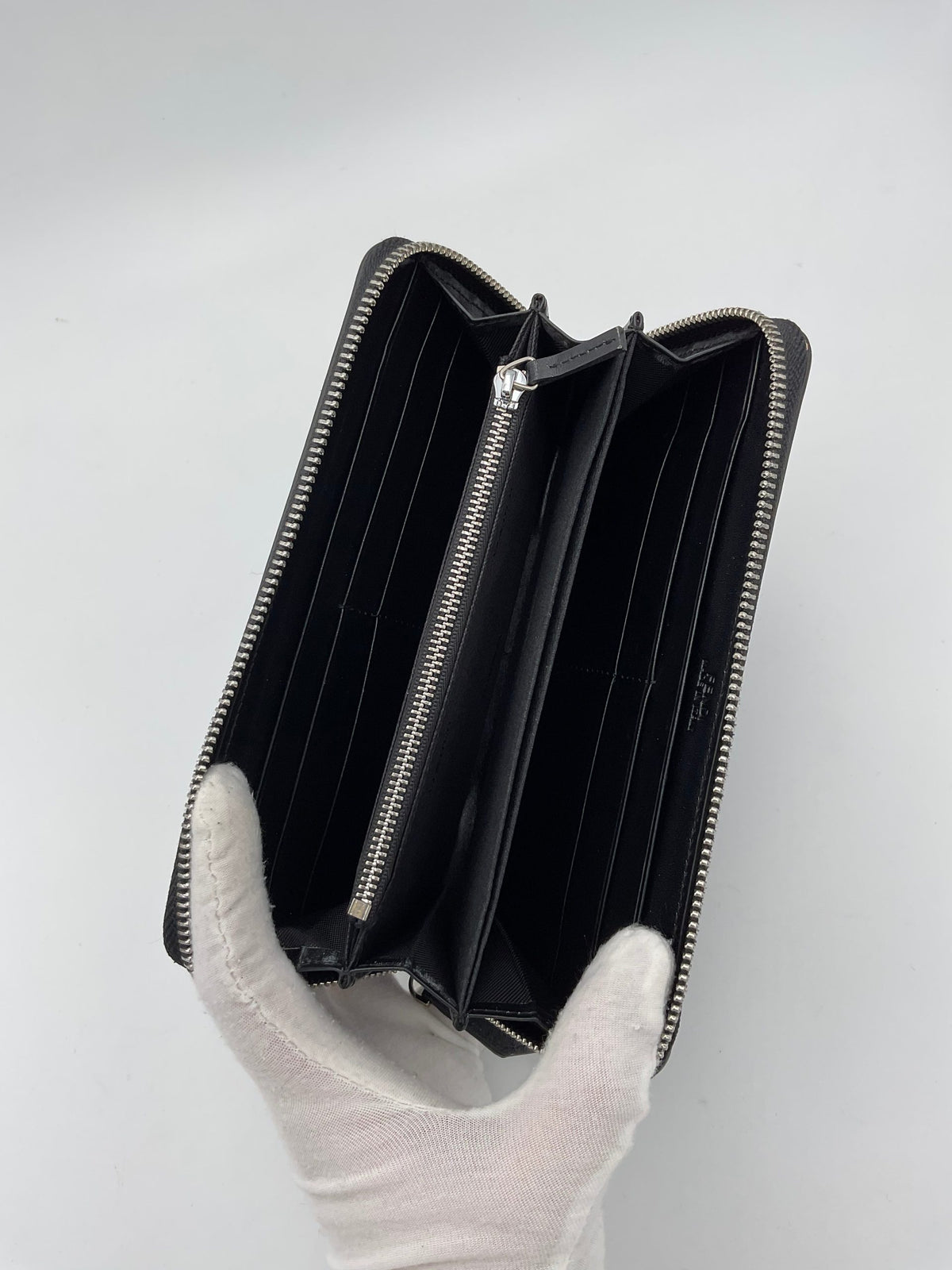 Fendi FENDI BUGS Wallet - Un Accessoire de Luxe Unique