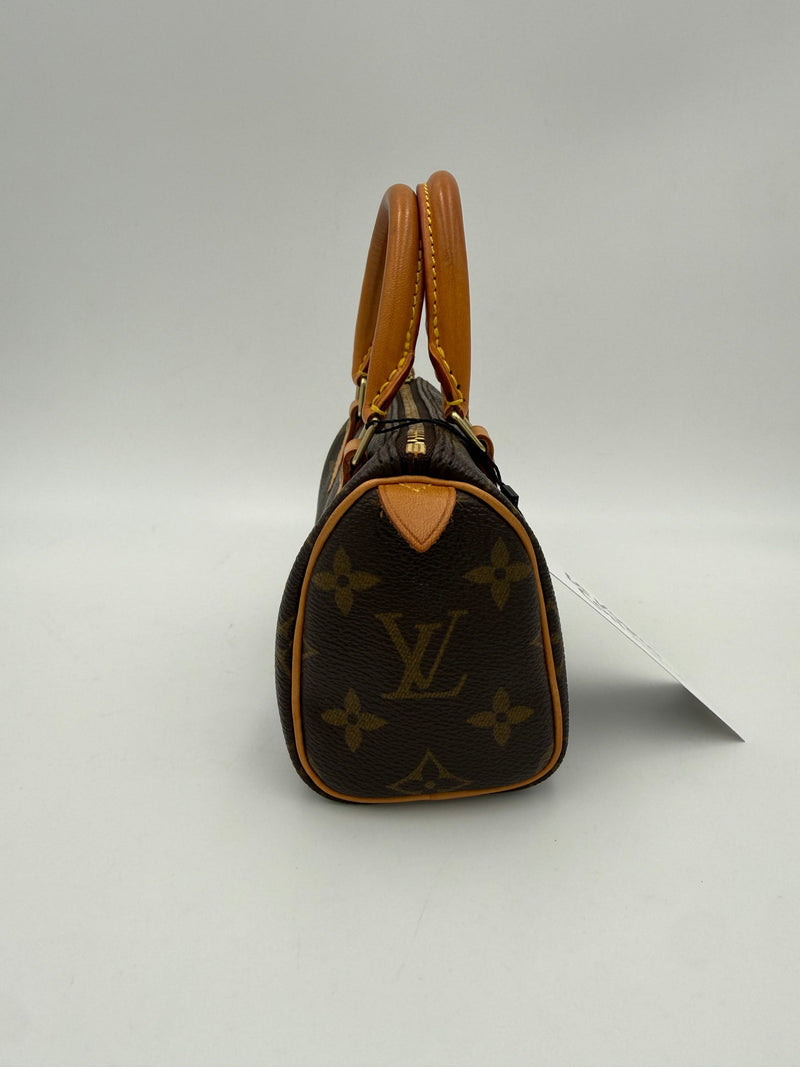 Louis Vuitton Nano Speedy Monogram Handbag - Élégance Intemporelle