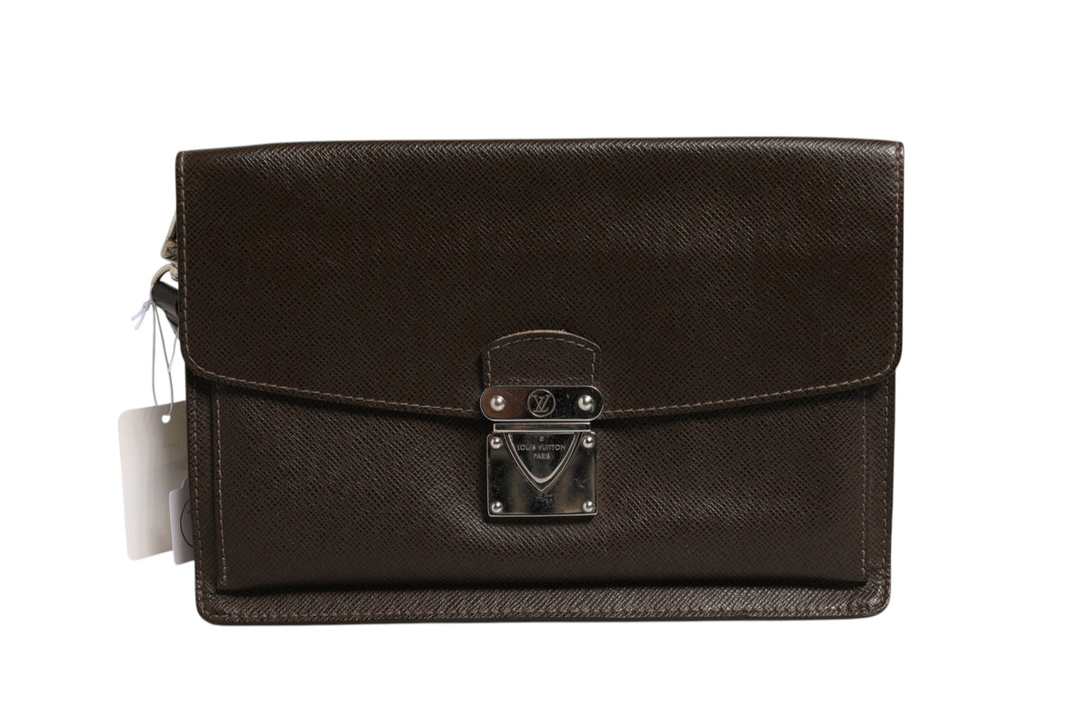 Louis Vuitton Belaia Clutch en Cuir Taiga