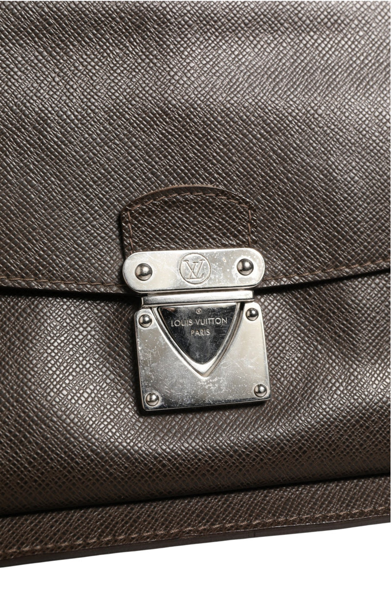 Louis Vuitton Belaia Clutch in Taiga Leather