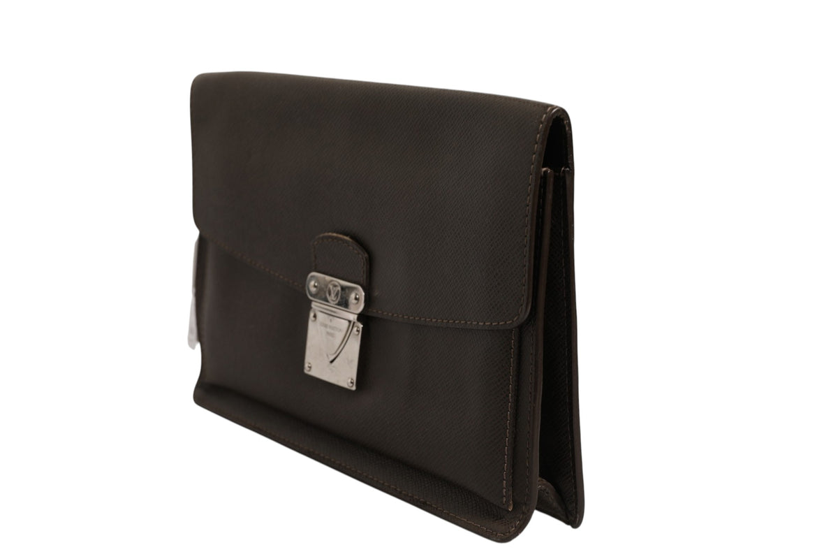 Louis Vuitton Belaia Clutch en Cuir Taiga