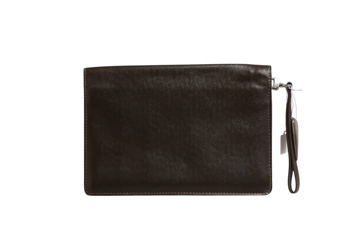 Louis Vuitton Belaia Clutch en Cuir Taiga