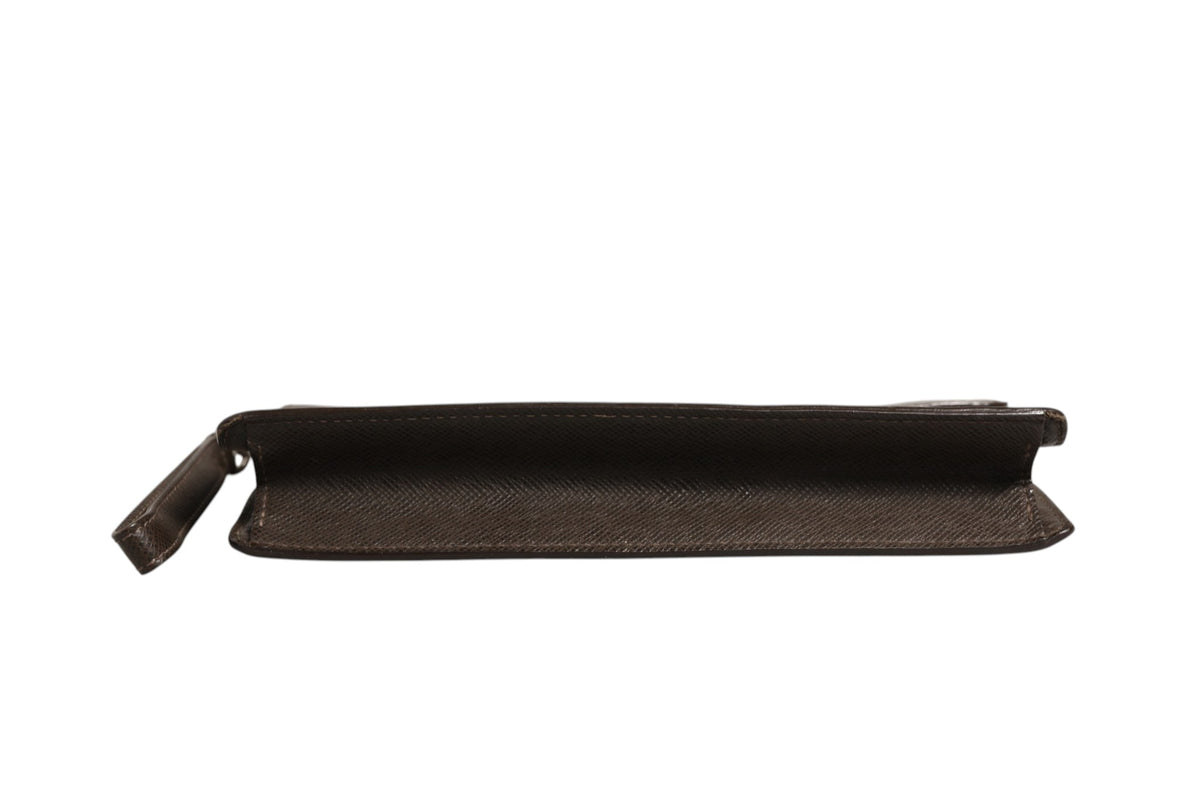 Louis Vuitton Belaia Clutch en Cuir Taiga