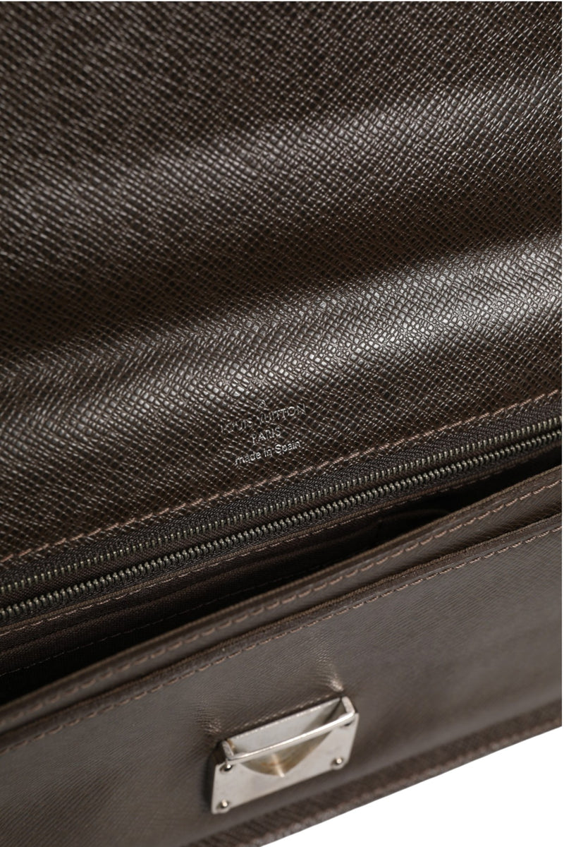 Louis Vuitton Belaia Clutch in Taiga Leather