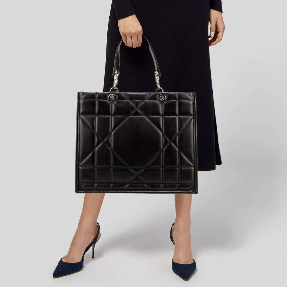 Dior Black Leather Tote Bag - Elegant and Timeless Design