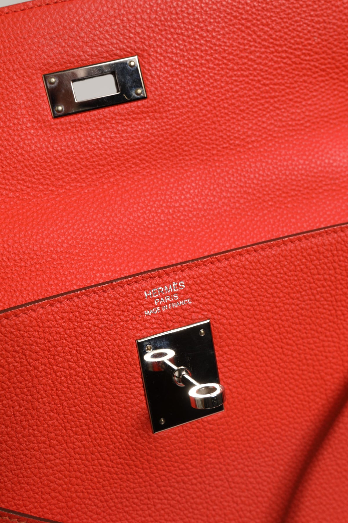 Hermès Kelly 32 Two-Way Handbag with Palladium Hardware - Orange