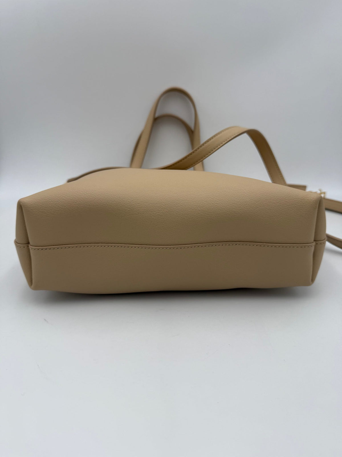 Saint Laurent SAINT LAURENT SHOPPING Beige Bag - Élégance Intemporelle