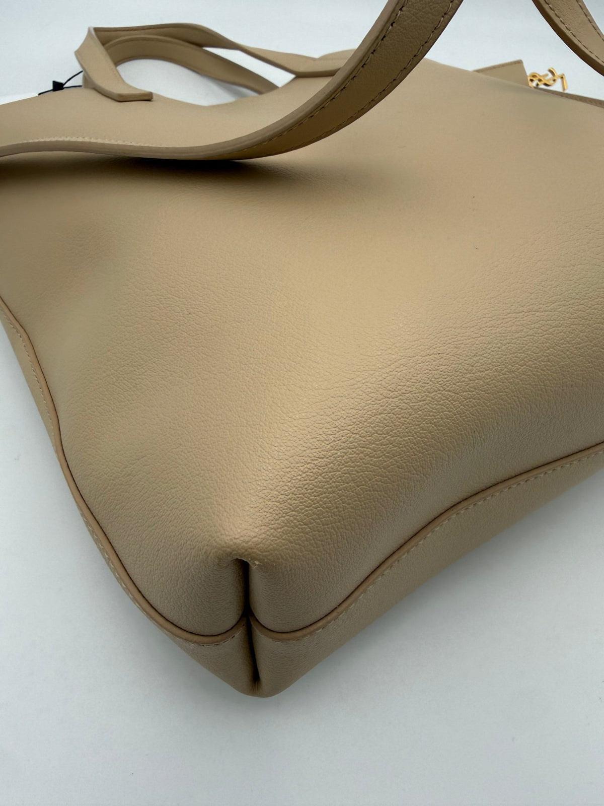 Saint Laurent SAINT LAURENT SHOPPING Beige Bag - Élégance Intemporelle