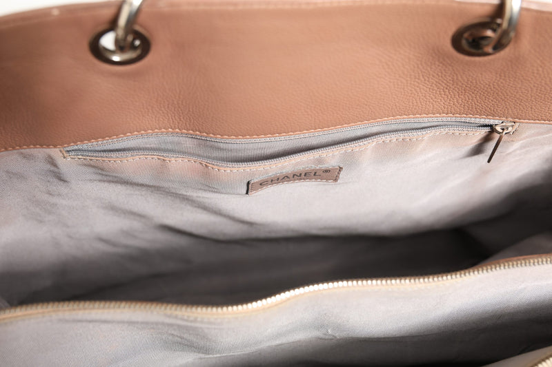 Chanel Grand Shopping Tote - Élégance et Praticité