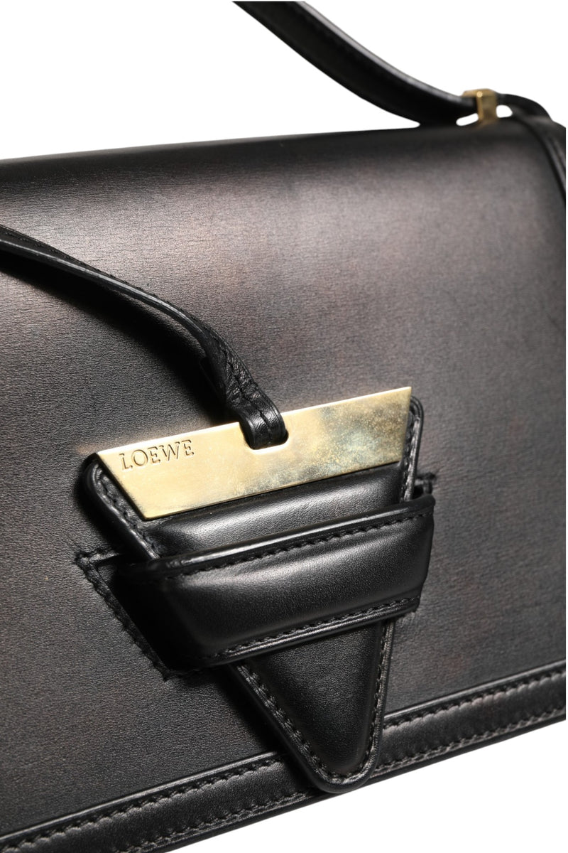 Loewe Barcelona Medium Leather Shoulder Bag en Cuir Noir