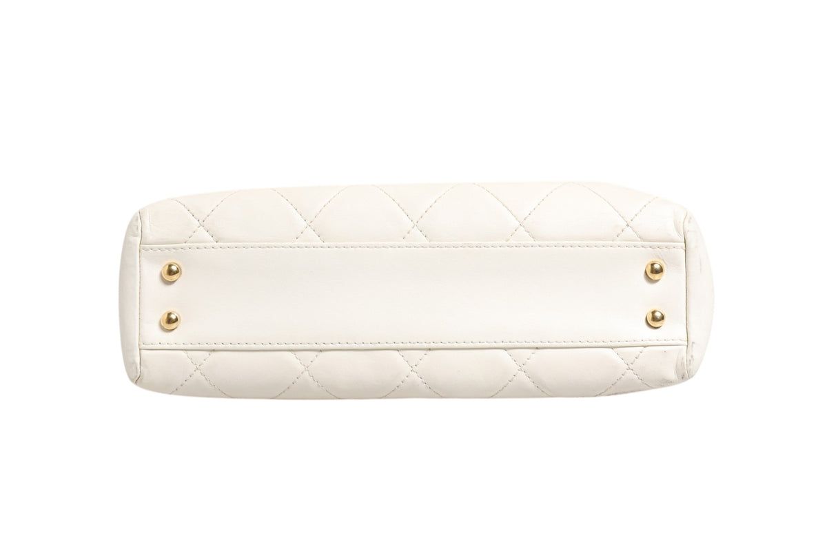 Chanel Mini Sac 22 Matelassé en Cuir de Veau Brillant Blanc 1792563