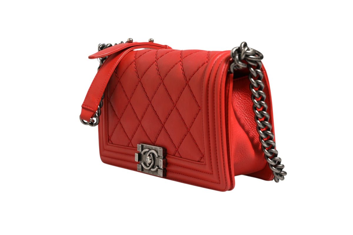 Sac Boy Chanel New Medium en cuir de veau matelassé losanges rouge