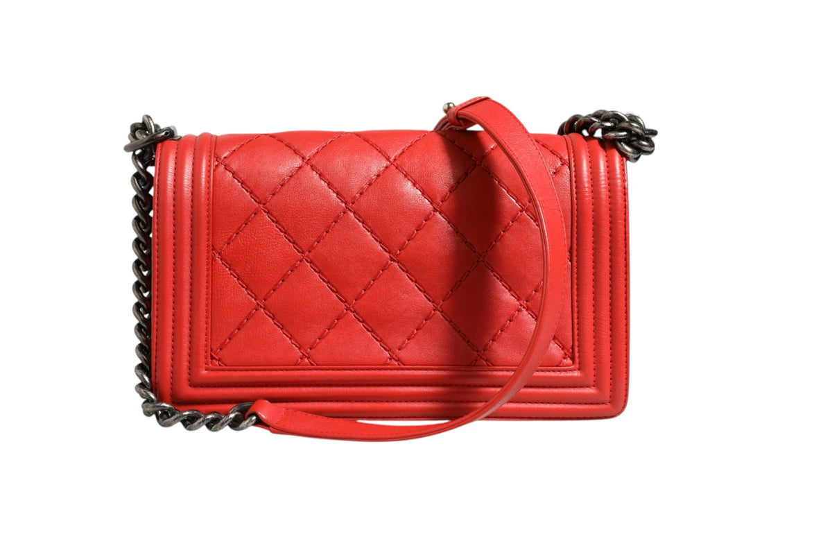 Sac Boy Chanel New Medium en cuir de veau matelassé losanges rouge