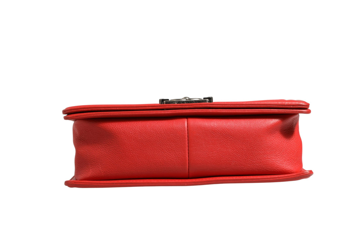 Sac Boy Chanel New Medium en cuir de veau matelassé losanges rouge