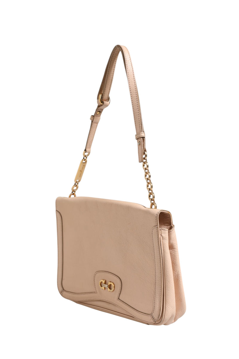 Salvatore Ferragamo Gancini Shoulder Bag en Rose Poudré