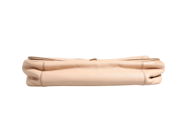 Salvatore Ferragamo Gancini Shoulder Bag en Rose Poudré