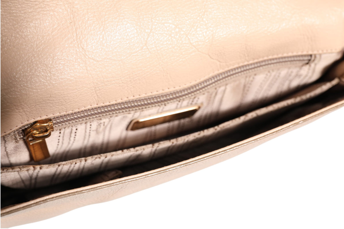 Salvatore Ferragamo Gancini Shoulder Bag en Rose Poudré