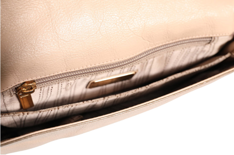 Salvatore Ferragamo Gancini Shoulder Bag en Rose Poudré