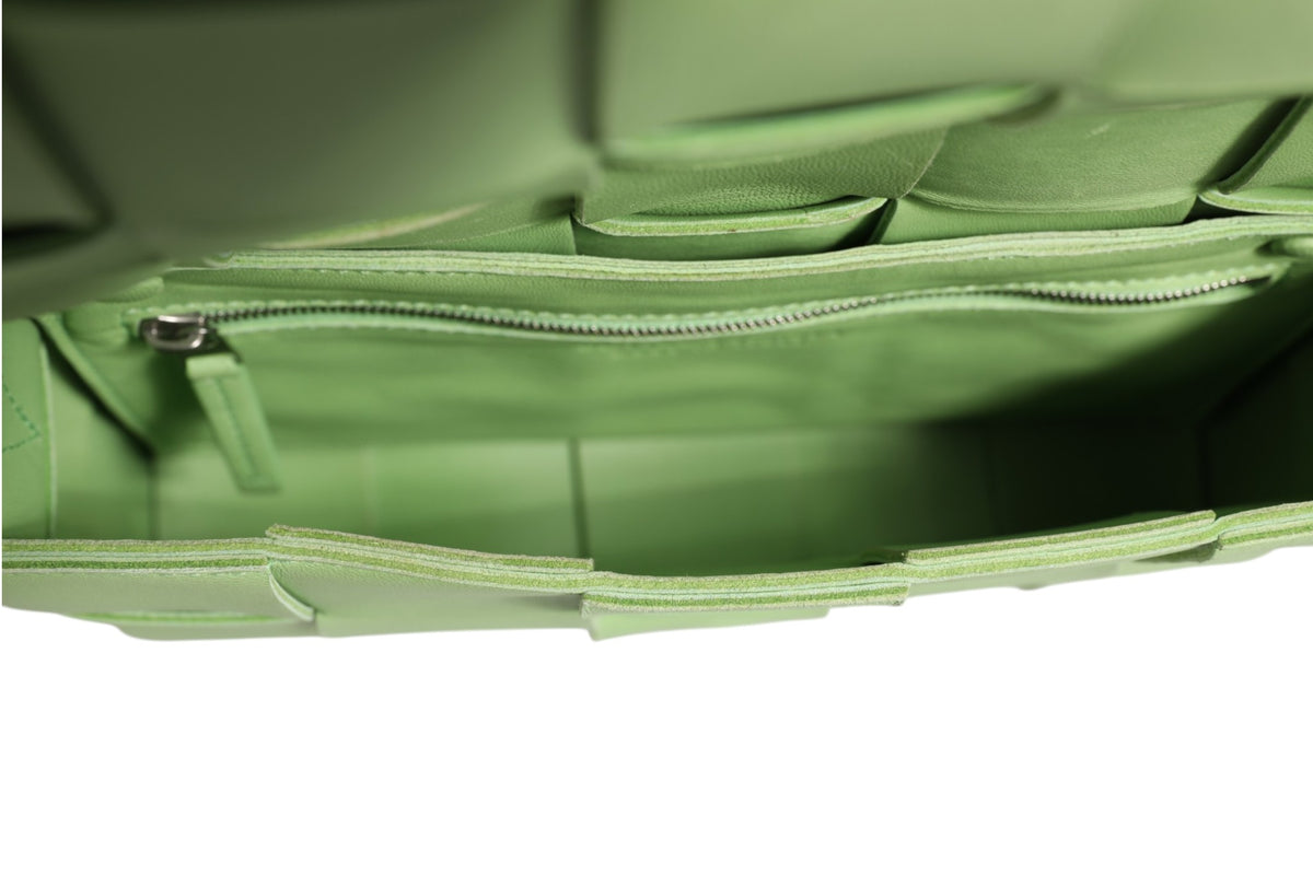 Bottega Veneta Cassette Crossbody Bag - Green