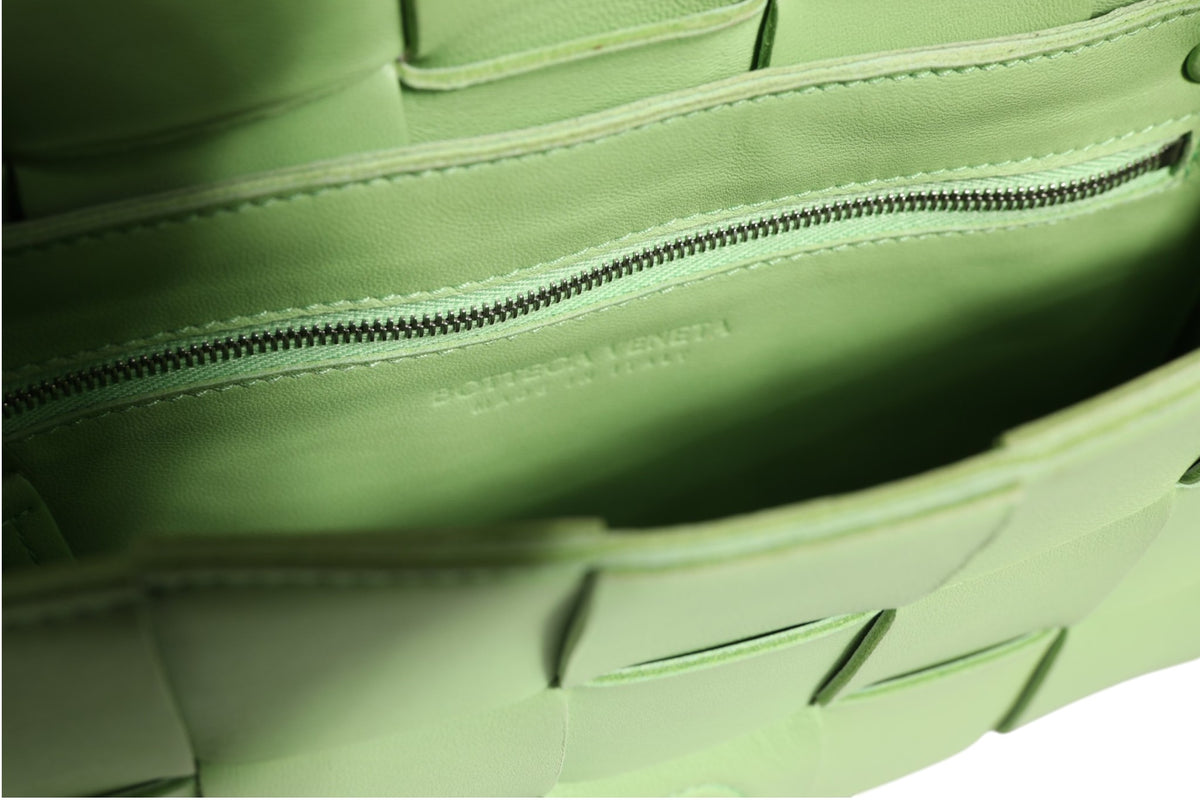 Bottega Veneta Cassette Crossbody Bag - Green