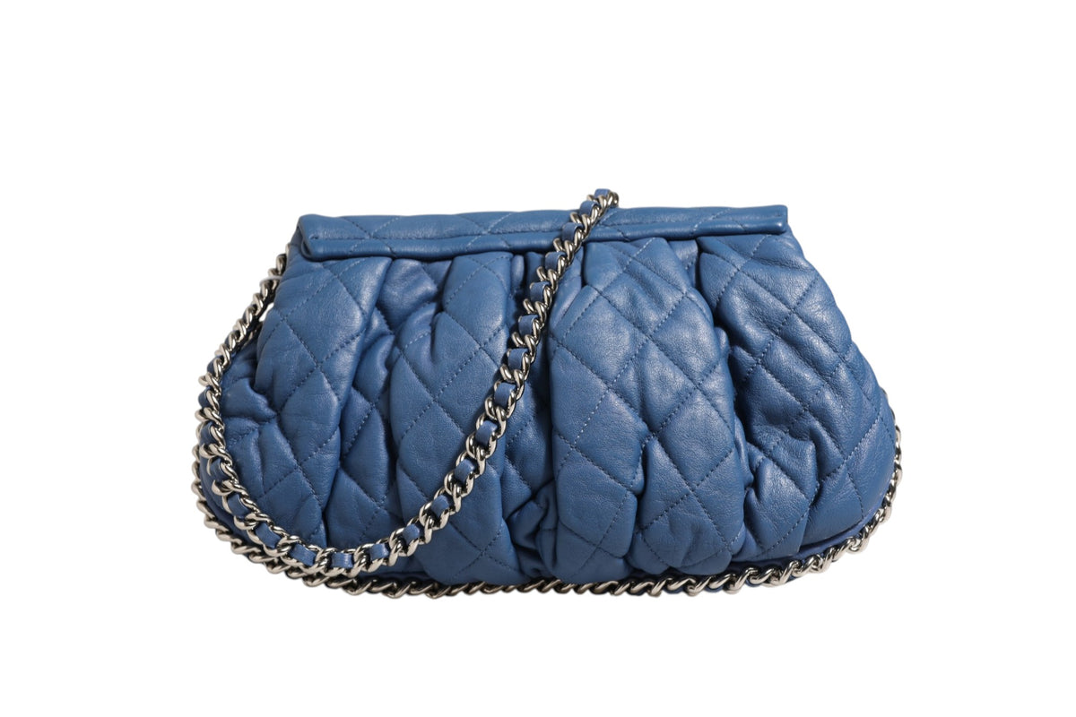 Chanel Chain Around Flap Bag - Élégance intemporelle en bleu
