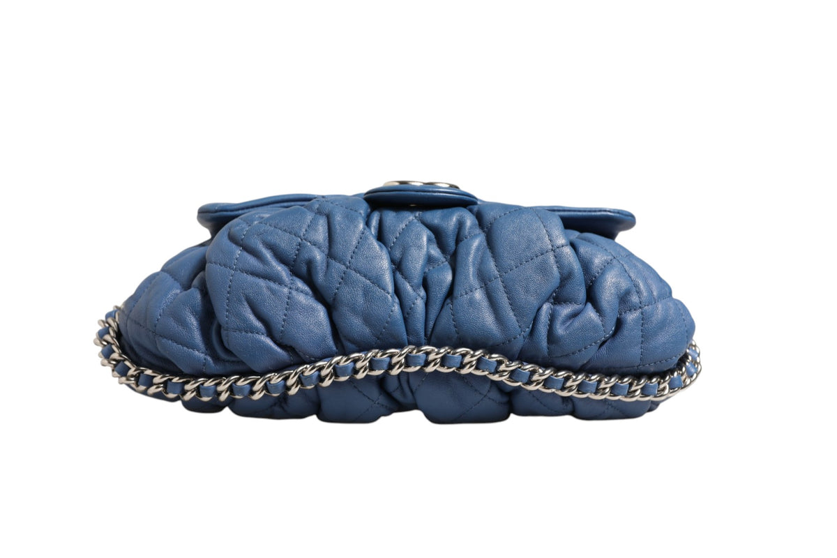Chanel Chain Around Flap Bag - Élégance intemporelle en bleu