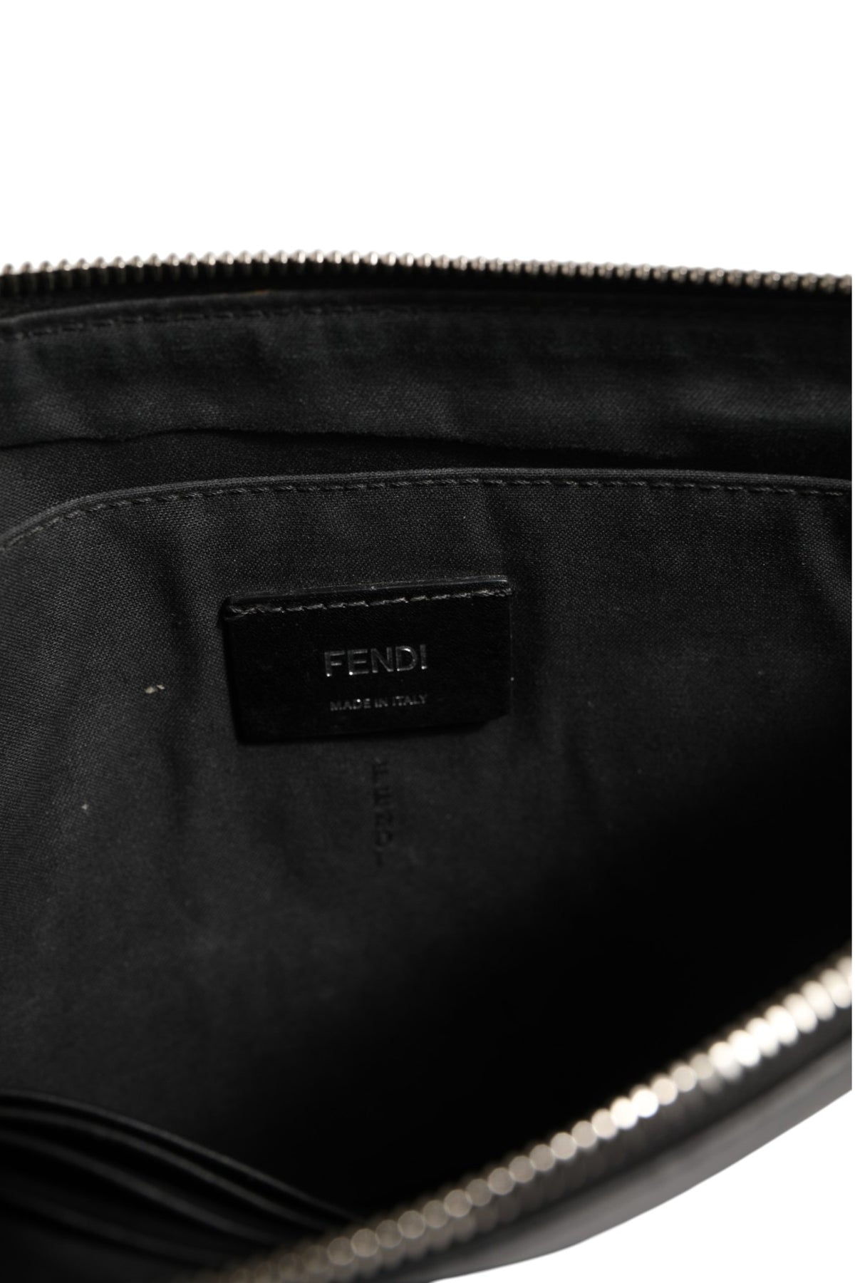 Fendi Monster Eyes Clutch Bag - Élégance et Originalité