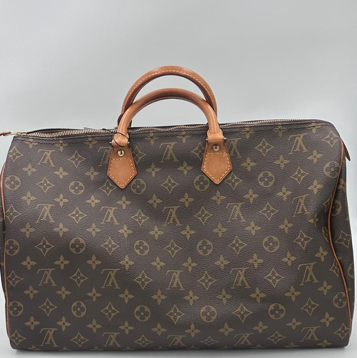 Louis Vuitton Speedy 40 Monogram Handbag - Timeless Luxury