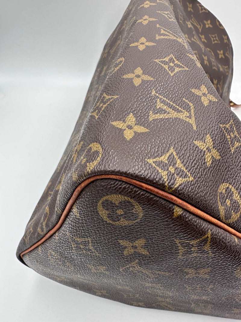 Louis Vuitton Speedy 40 Monogram Handbag - Luxe Indémodable