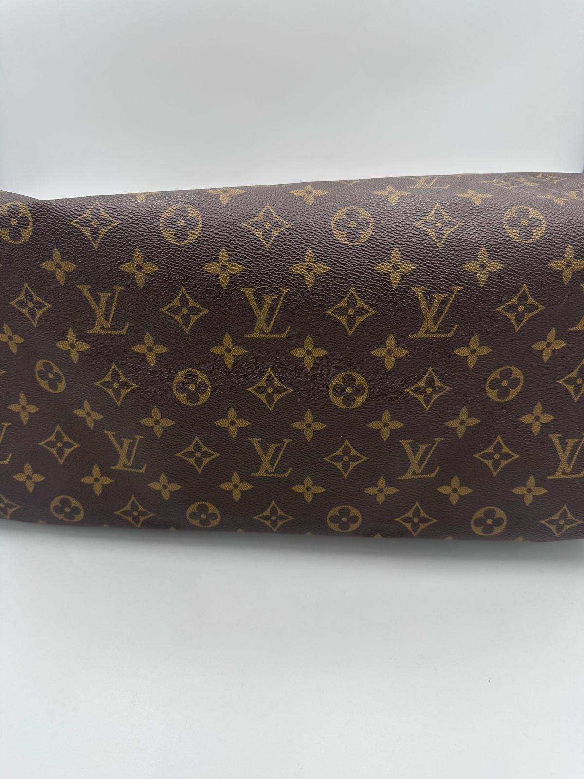 Louis Vuitton Speedy 40 Monogram Handbag - Timeless Luxury