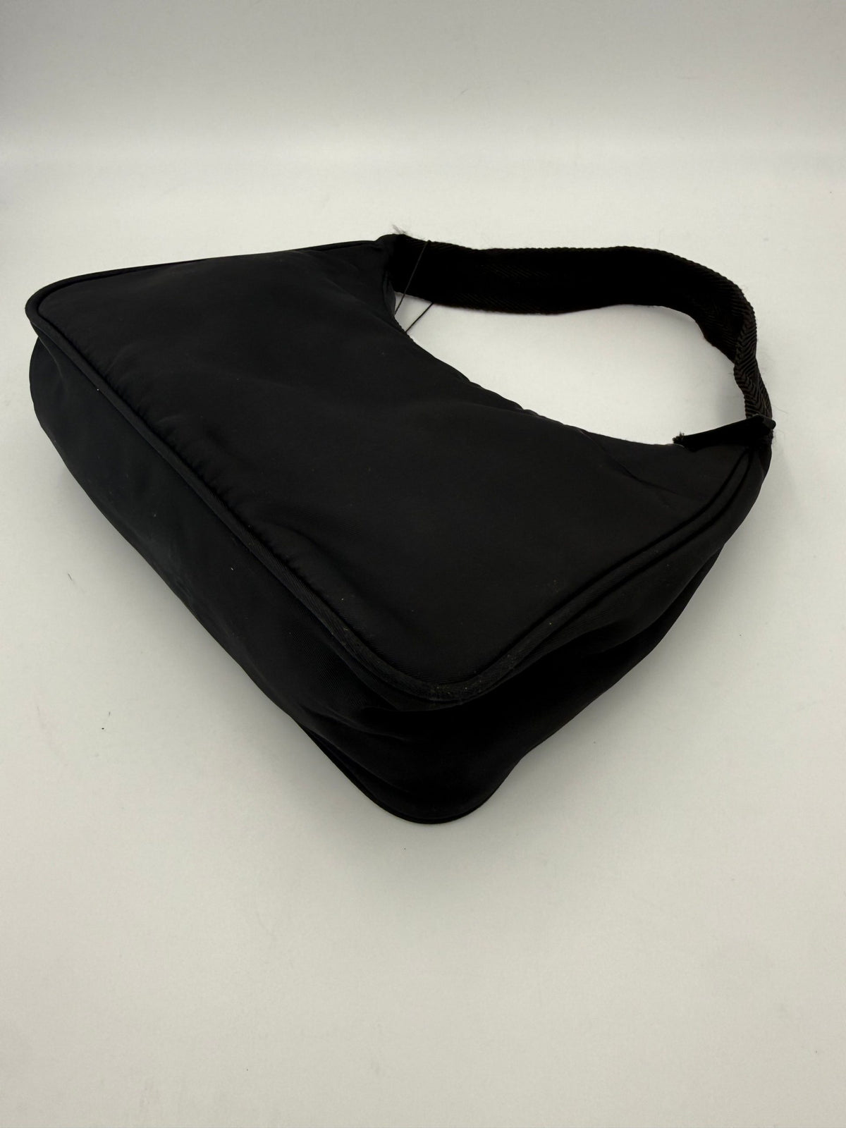 Prada PRADA HOBO Nylon Small Handbag - Élégance et Praticité