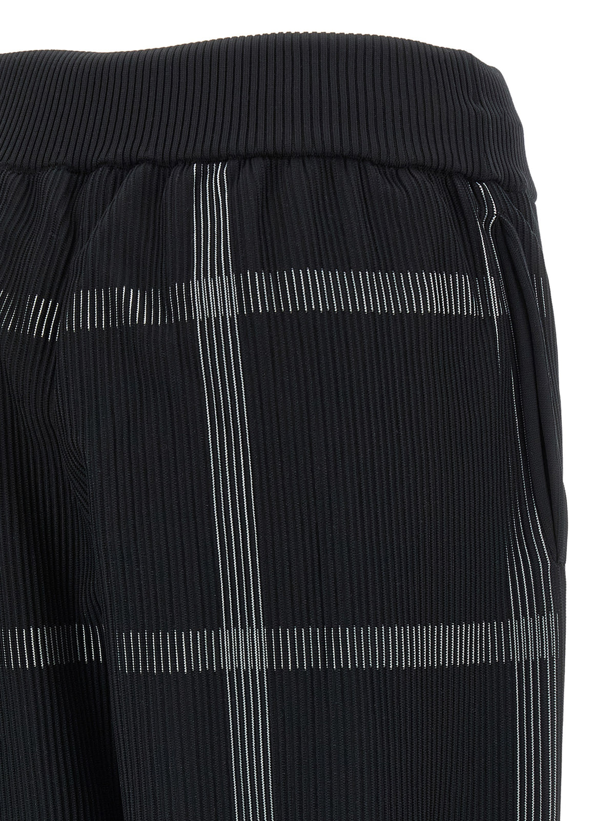 PLEATS PLEASE ISSEY MIYAKE Pantalon décontracté noir en polyester