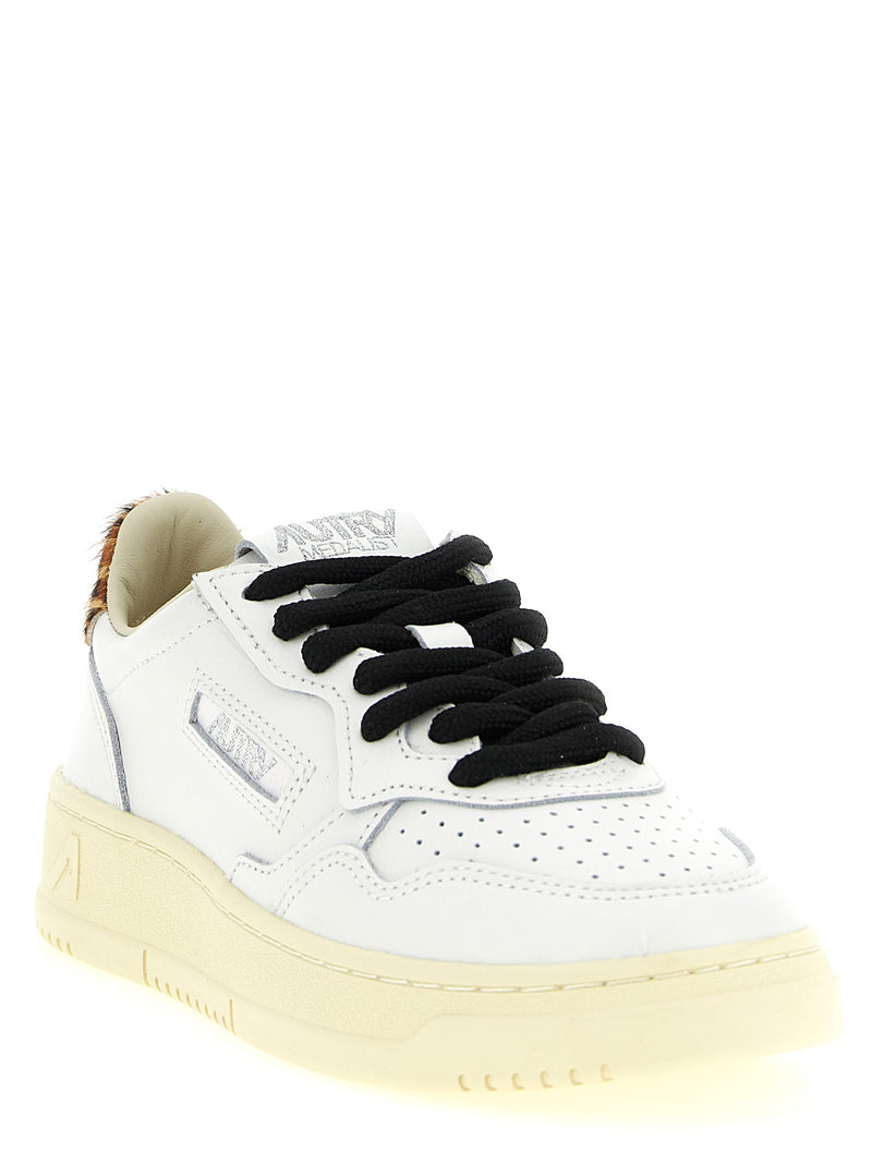 Baskets basses Autry en cuir de vachette marron
