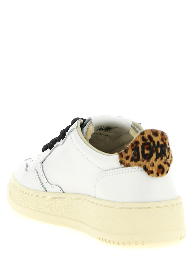 Baskets basses Autry en cuir de vachette marron