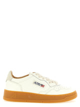 Baskets basses Autry en cuir de vachette beige