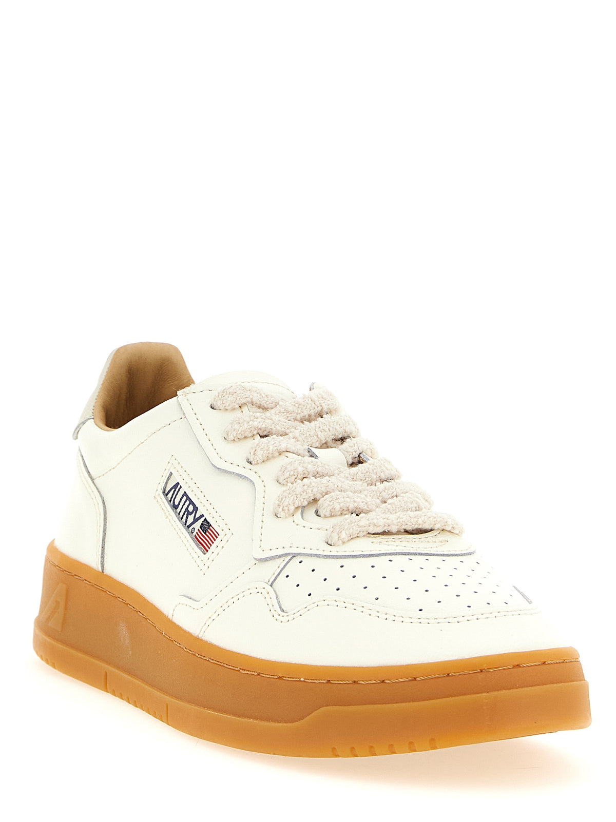 Baskets basses Autry en cuir de vachette beige