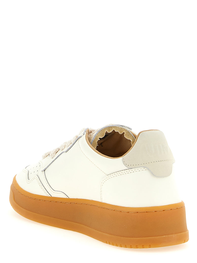 Baskets basses Autry en cuir de vachette beige