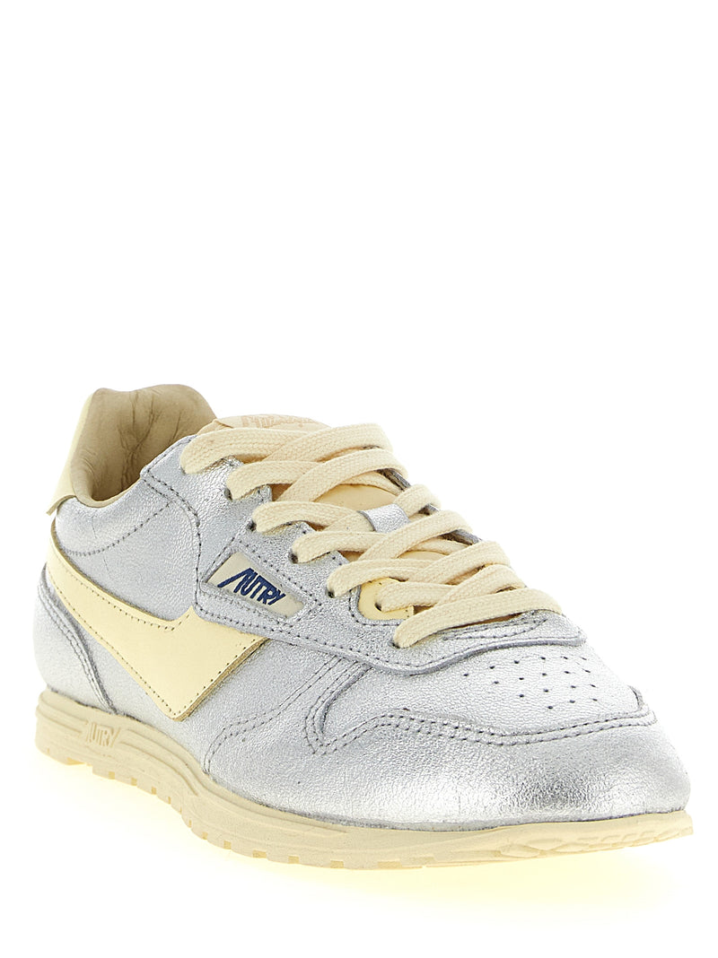 Baskets basses Autry Silver en cuir de vachette