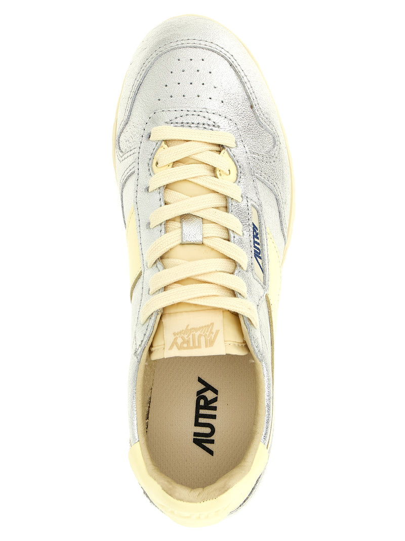 Baskets basses Autry Silver en cuir de vachette